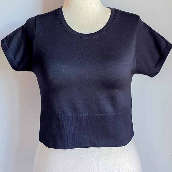 Aerie Offline, Black Sidewalk Seamless Cropped T-shirt Active Top, Size Large - Picture 2 of 9